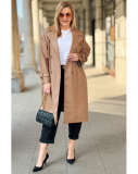 Elegantný koženkový plus size kabát s opaskom Goja
